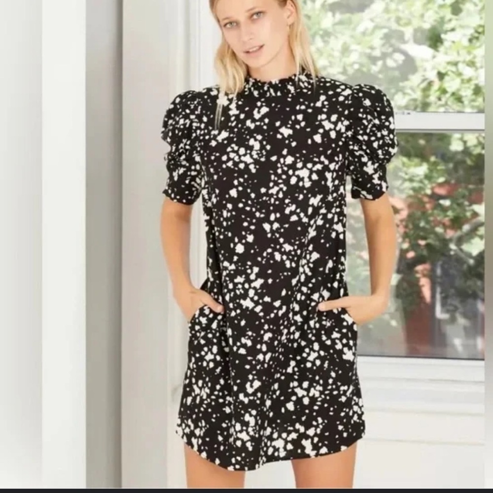 Elegant Black and White Puff Sleeve Dress